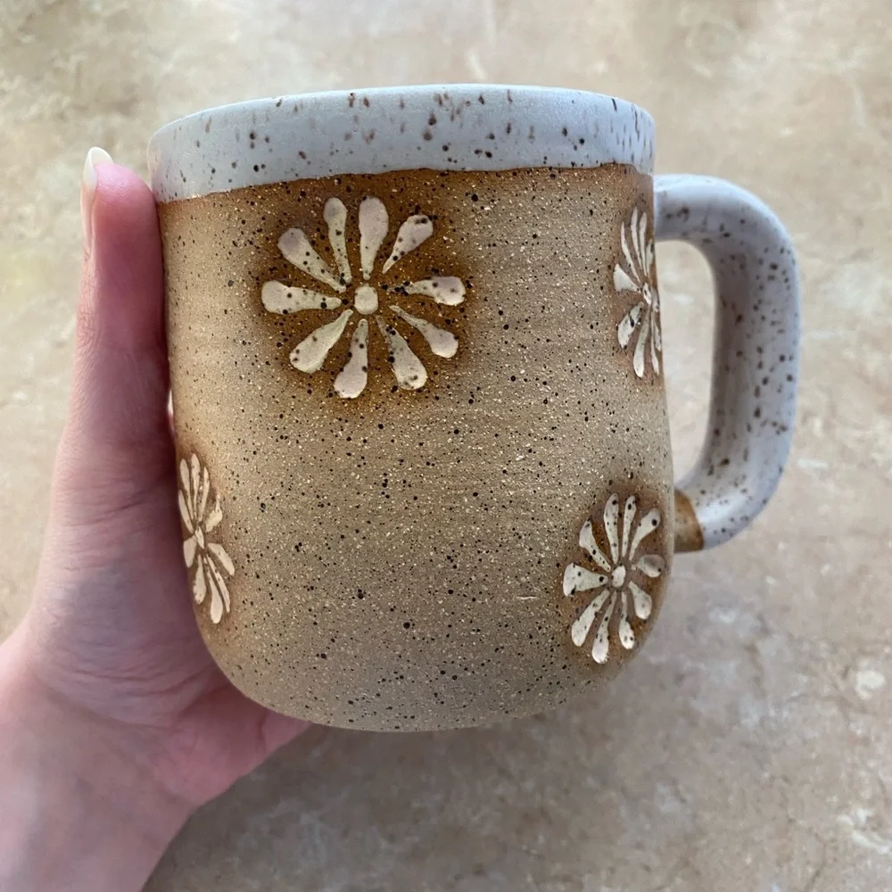 Handmade studio art pottery daisy mug from Osso Ceramics - Picture 2 of 5
